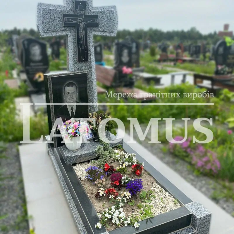 Одинарний памятник на могилу з граніту купити