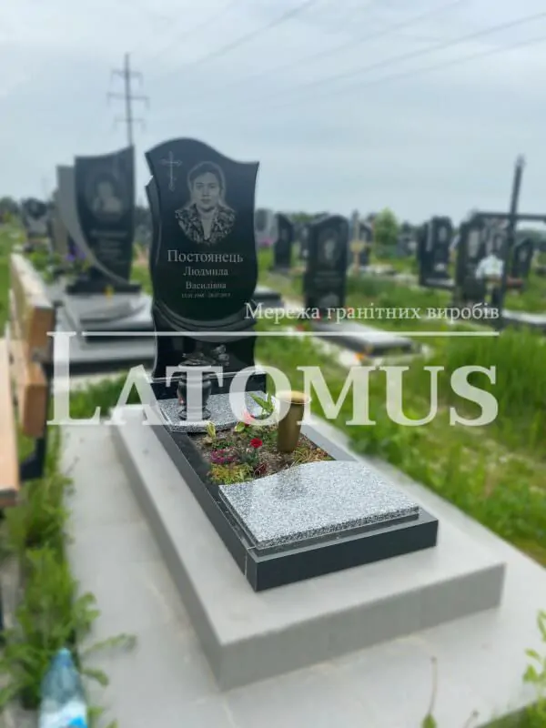 Одинарний памятник на могилу з граніту купити