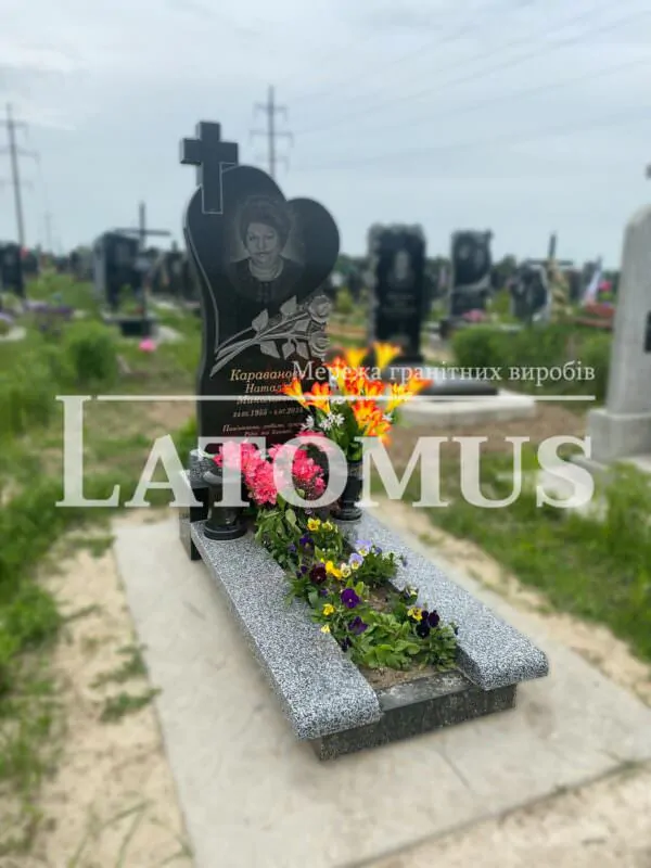 Одинарний памятник на могилу з граніту купити