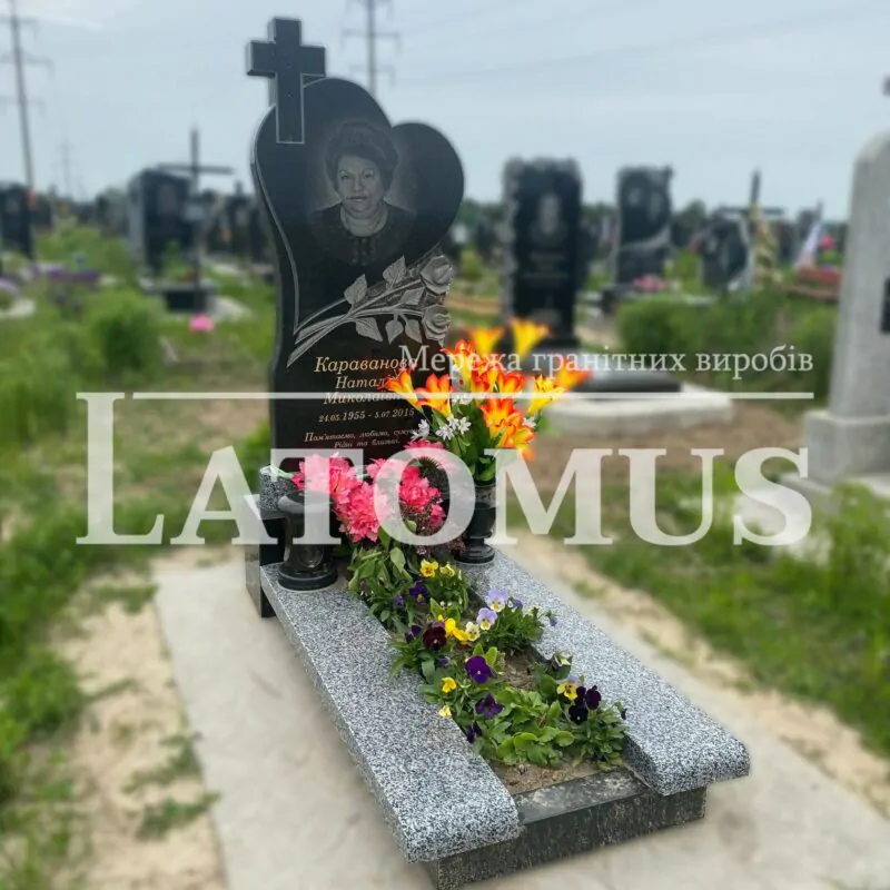 Одинарний памятник на могилу з граніту купити