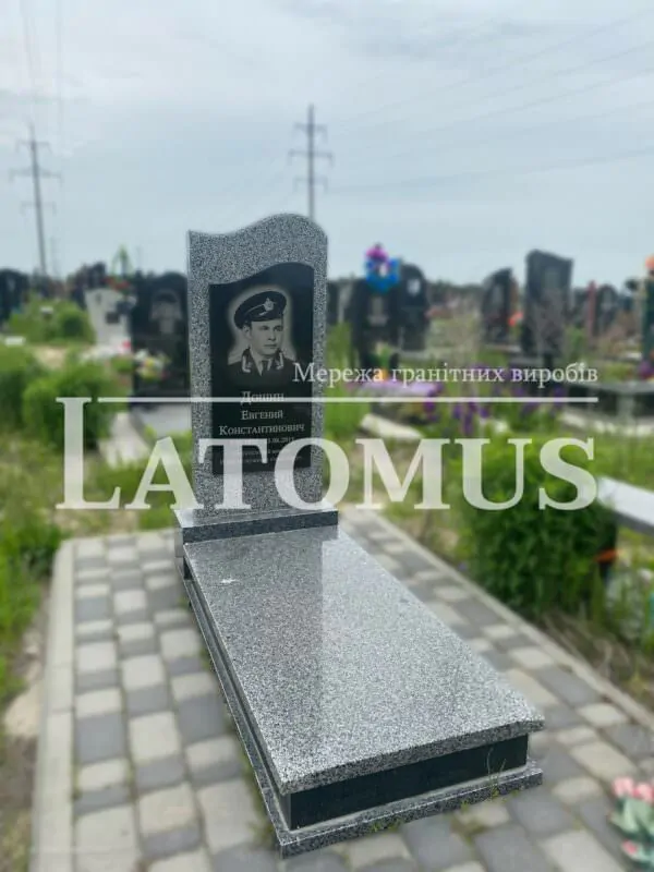 Одинарний памятник на могилу з граніту купити
