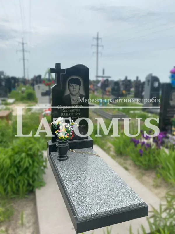 Одинарний памятник на могилу з граніту купити