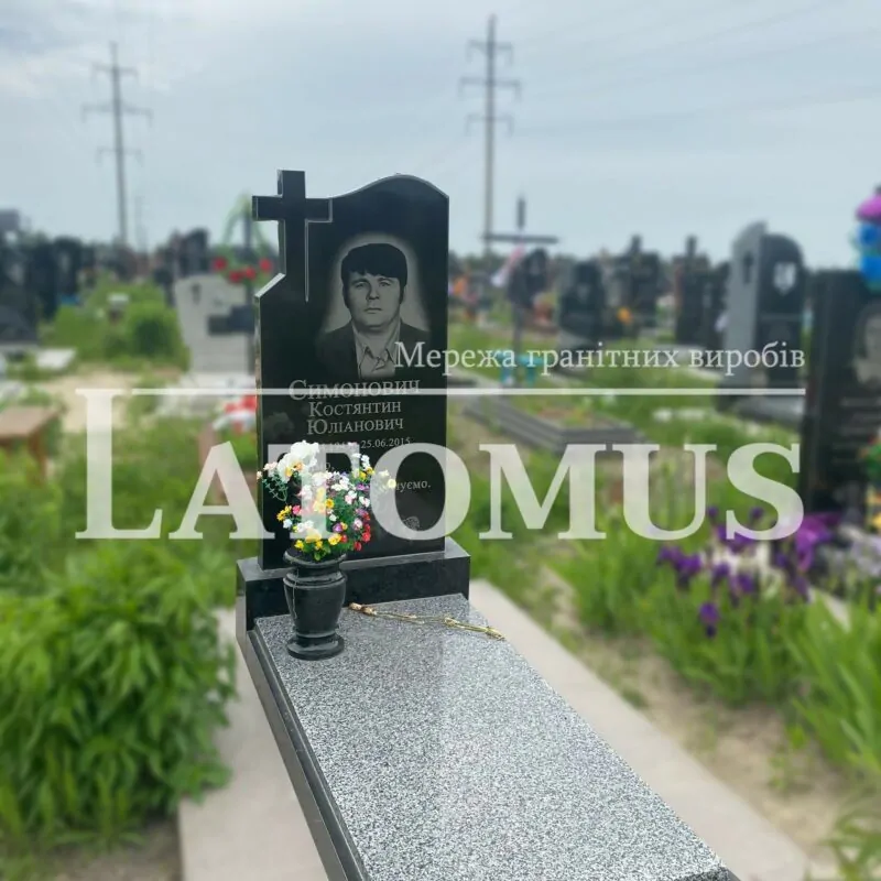 Одинарний памятник на могилу з граніту купити