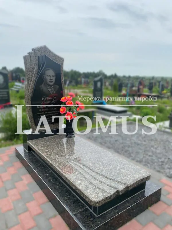 Одинарний памятник на могилу з граніту купити