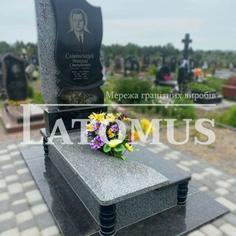 Одинарний памятник на могилу з граніту купити
