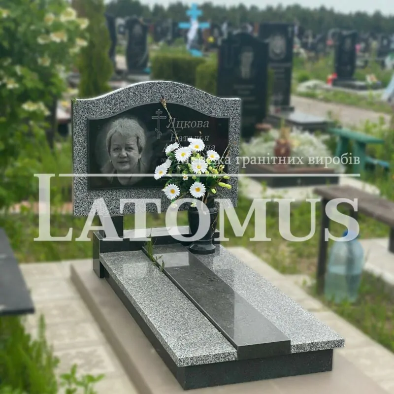 Одинарний памятник на могилу з граніту купити