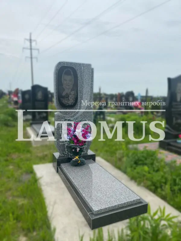Одинарний памятник на могилу з граніту купити