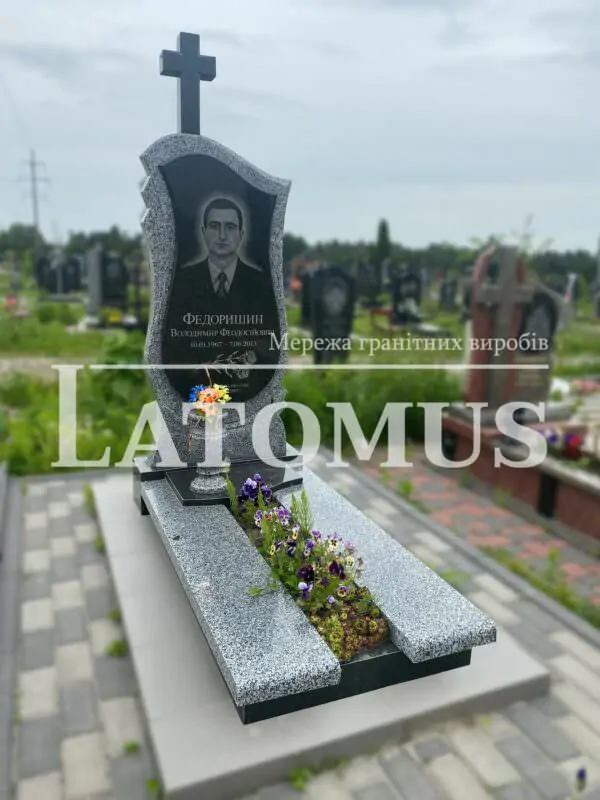 Ексклюзивний одинарний памятник з граніту