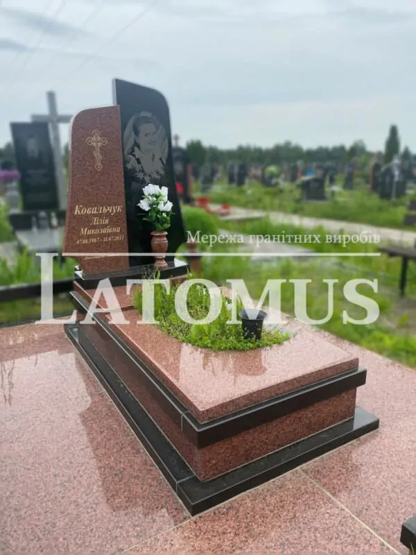 Ексклюзивний одинарний памятник з граніту