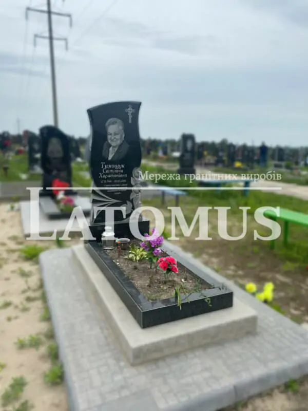 Ексклюзивний одинарний памятник з граніту