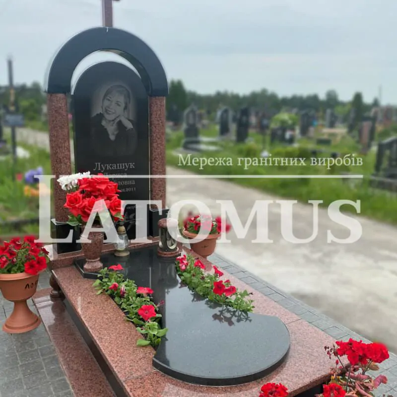 Ексклюзивний одинарний памятник з граніту