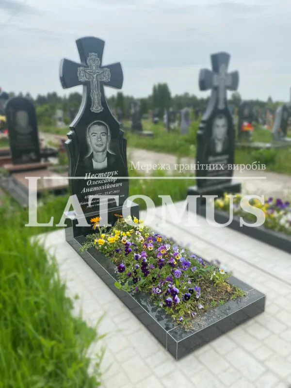 Ексклюзивний одинарний памятник з граніту
