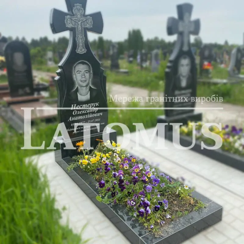 Ексклюзивний одинарний памятник з граніту