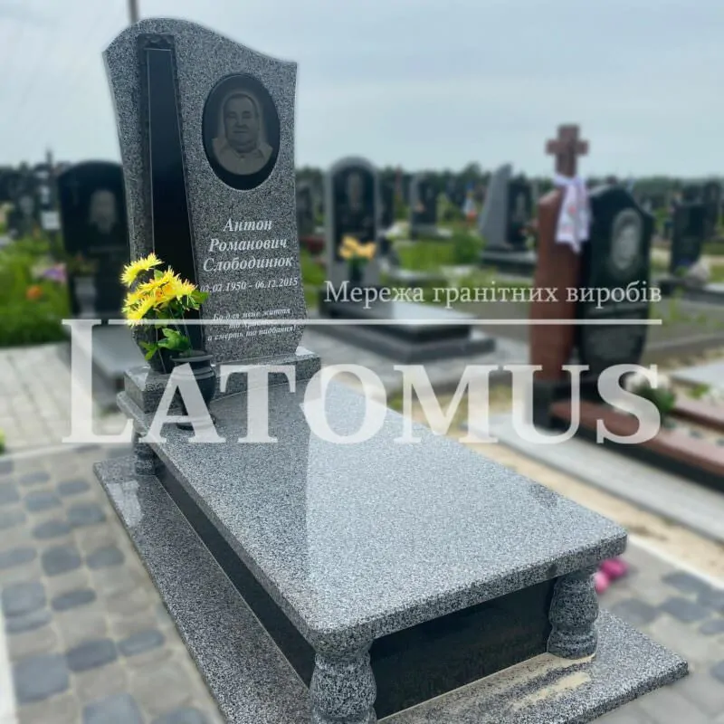 Ексклюзивний одинарний памятник з граніту