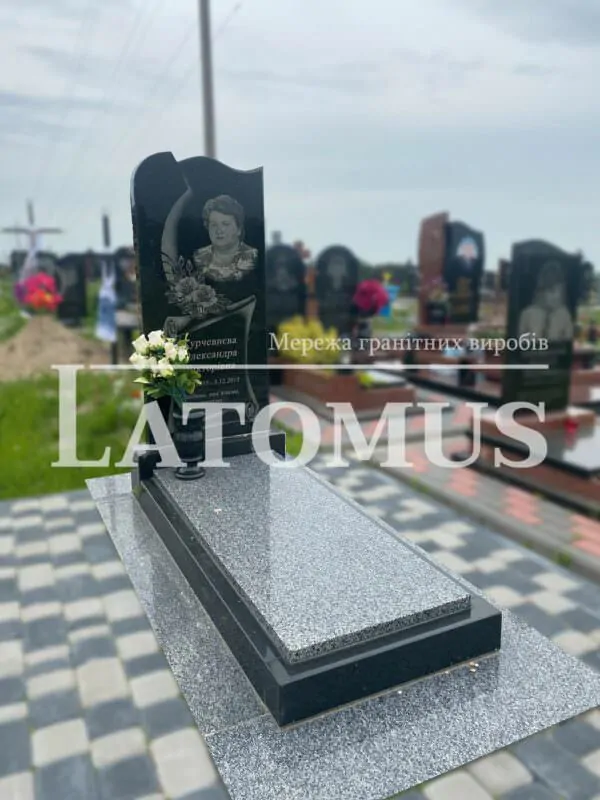 Ексклюзивний одинарний памятник з граніту