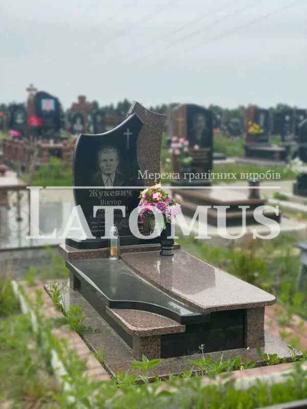 Ексклюзивний одинарний памятник з граніту
