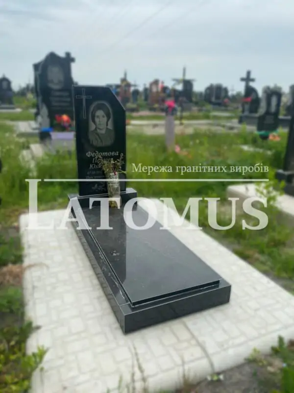 Ексклюзивний одинарний памятник з граніту