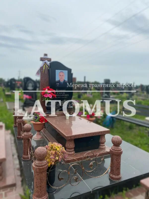 Ексклюзивний одинарний памятник з граніту