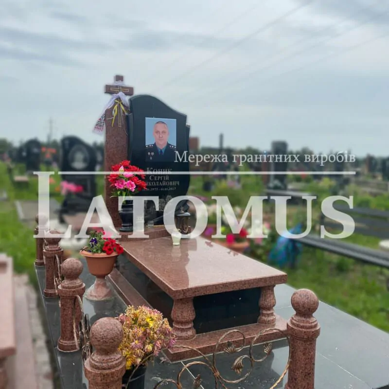 Ексклюзивний одинарний памятник з граніту