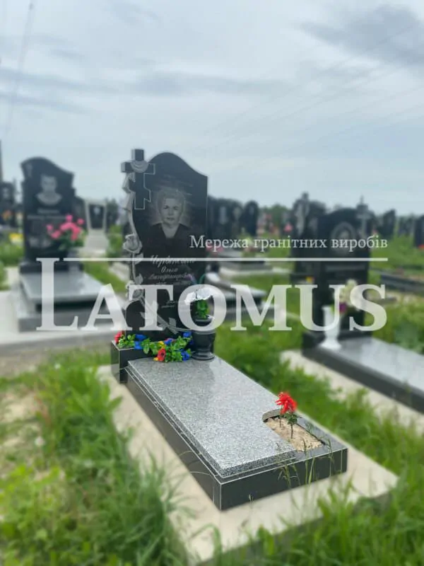 Ексклюзивний одинарний памятник з граніту