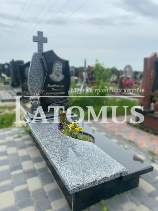 Ексклюзивний одинарний памятник з граніту