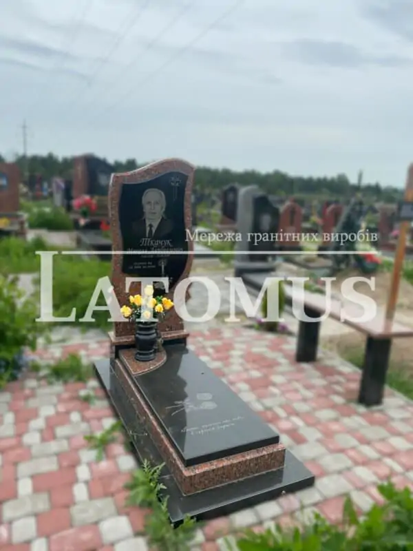 Ексклюзивний одинарний памятник з граніту