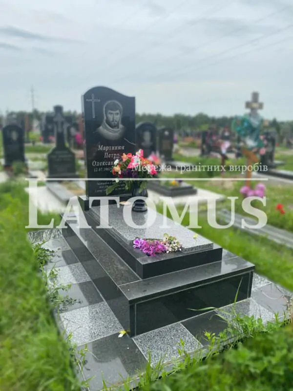 Ексклюзивний одинарний памятник з граніту