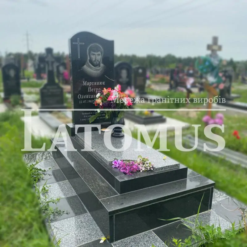 Ексклюзивний одинарний памятник з граніту