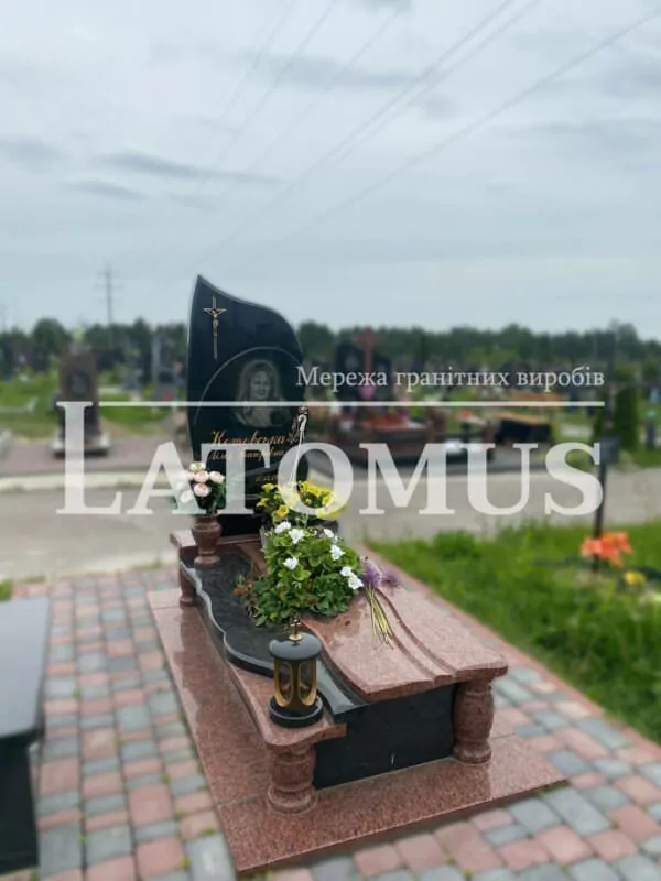 Ексклюзивний одинарний памятник з граніту