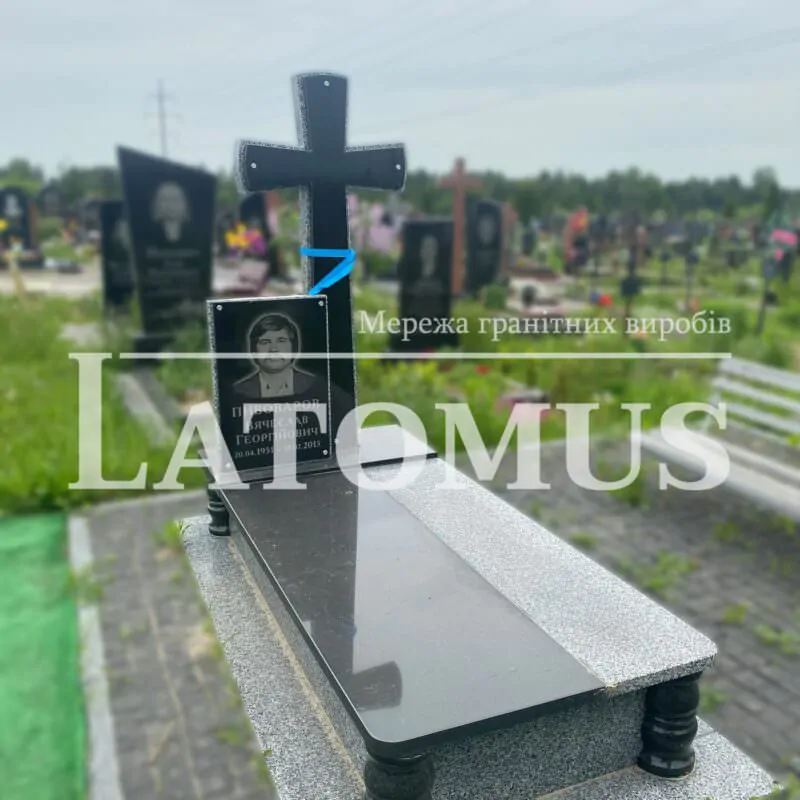 Ексклюзивний одинарний памятник з граніту
