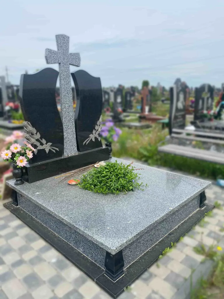 Подвійний памятник з граніту ціни