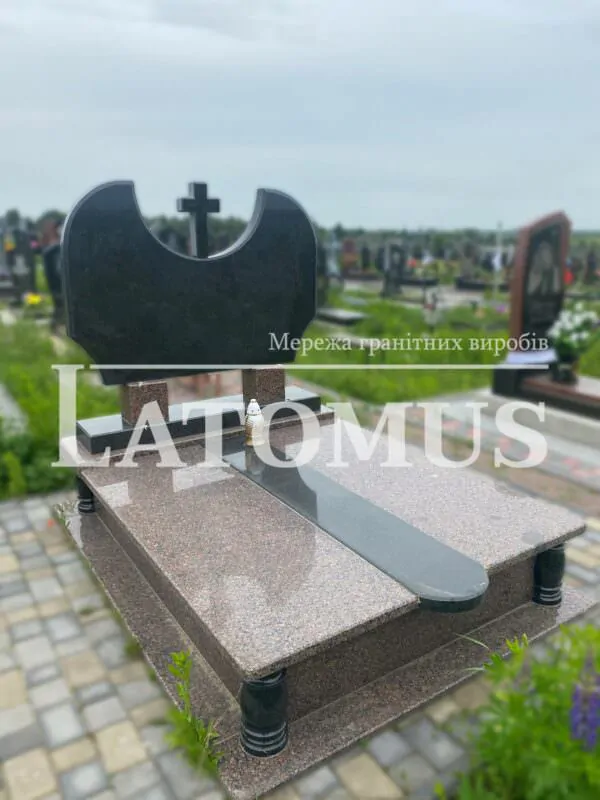 Подвійний памятник з граніту на могилу