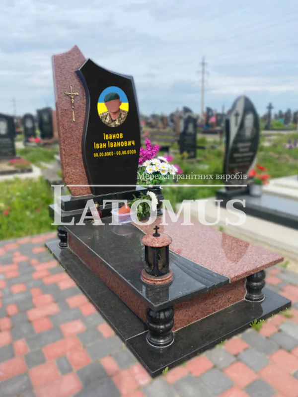 Вишуканий памятник для військового