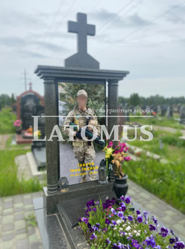 Памятник з граніту для військового