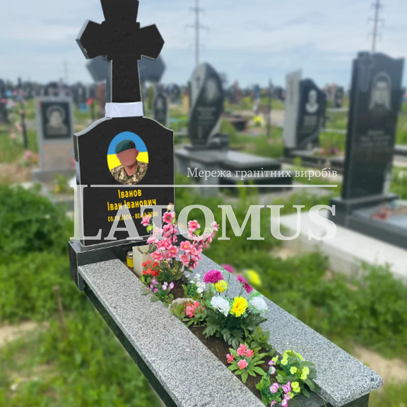 Памятник для військового з граніту