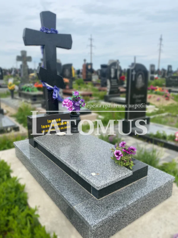 Гранітний памятник на могилу для військового