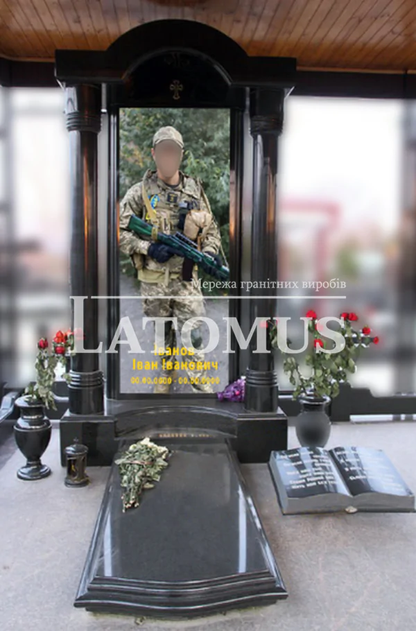 Гранітний монумент для Військовослужбовця