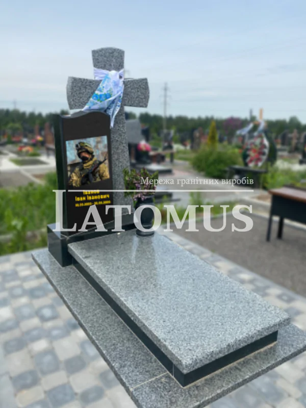 Гранітний пам ятник для Військовослужбовця