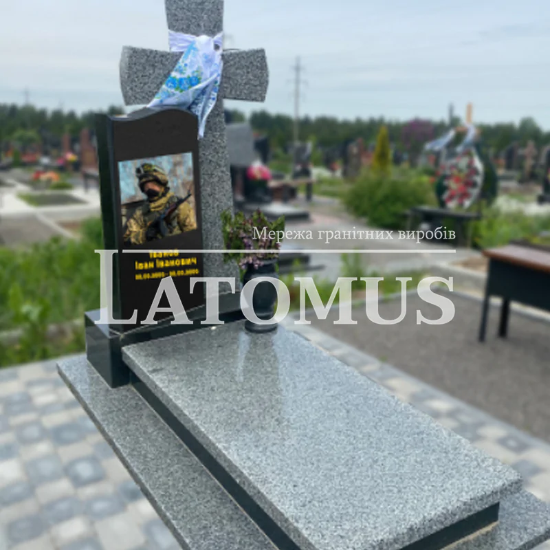 Гранітний пам ятник для Військовослужбовця