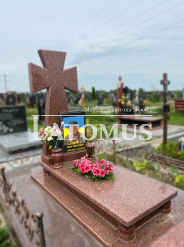 Памятник гранітний для Військового
