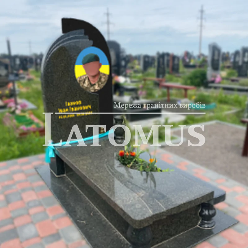Гранітний пам ятник для військового