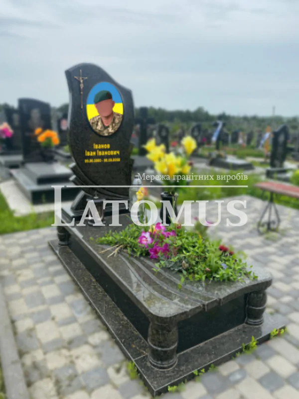 Памятник для військового з граніту