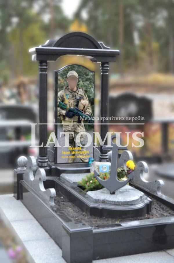Гранітний памятник для Військового