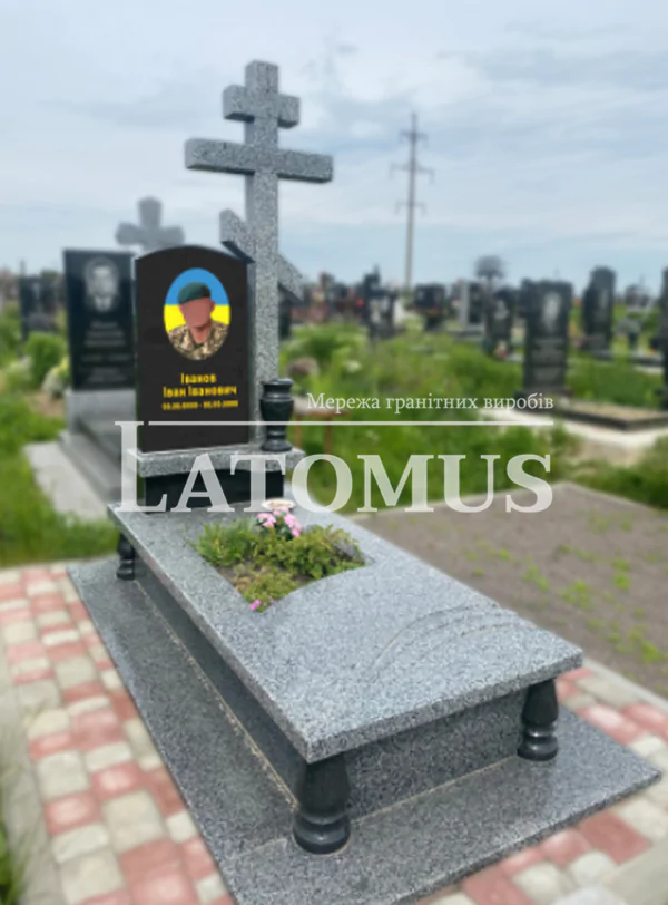 Гранітний пам ятник військовому ціни