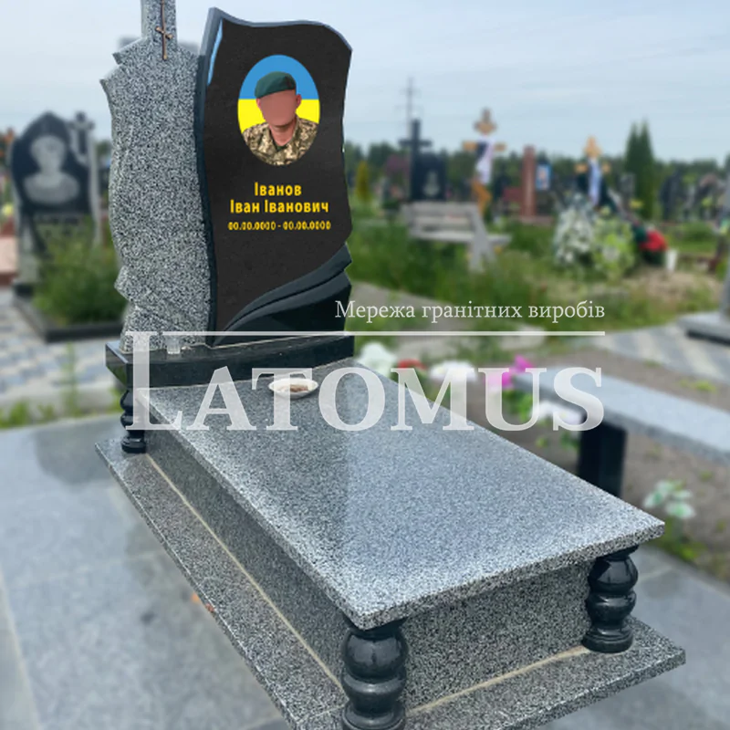 Гранітний памятник з Покосту на могилу