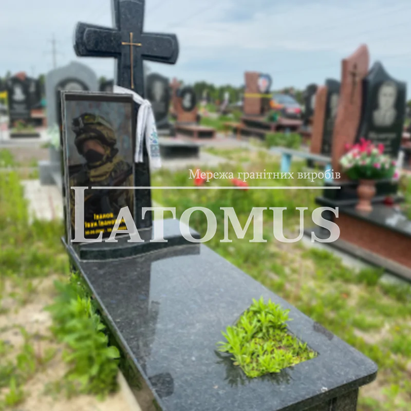 Памятник для військових з граніту