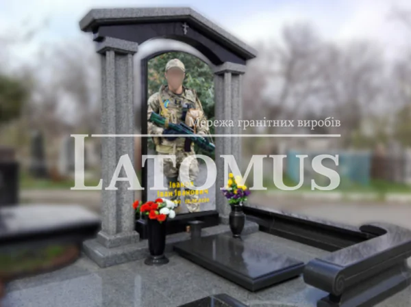 Вишуканий монумент для Військовослужбовця