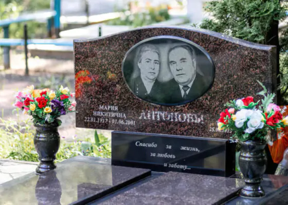 Пам’ятник на могилу батькам