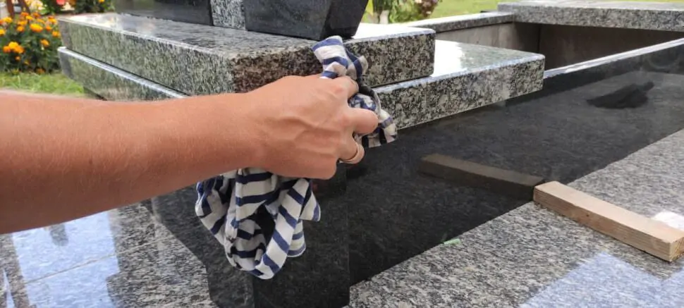Очищення військового пам’ятника