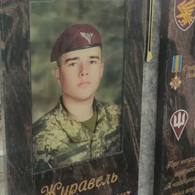 Фотоскло на пам’ятник військовому